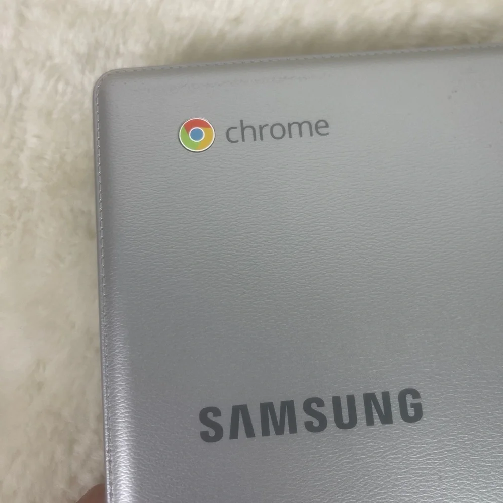 Samsung Chromebook XE500C12 with Charger